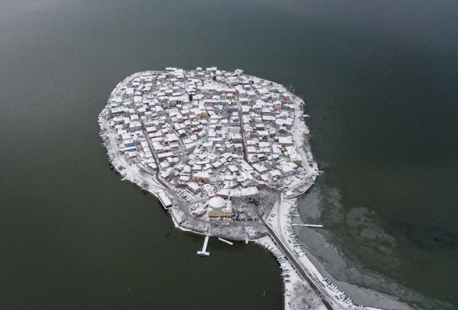 ahin, kar yadnda mahallenin bambaka bir grnme kavutuunu belirterek, yle konutu:    "Kn kar yad zaman kendi doal, tarihi konumu ve ada olmas sebebiyle beyaz grnmyle Venedik'e ve ondan daha gzel bir grnm ve deere sahip oluyor. Misafirlerimiz buraya geldiinde gezinti yapabiliyorlar. ay ve kahve iebilecekleri noktalar var. Yazn ziyareti says fazla ama kn da gelenler oluyor. nsanlarn buray kn da grmesi lazm. Her mevsim olduu gibi kn da esiz bir deere sahibiz."
