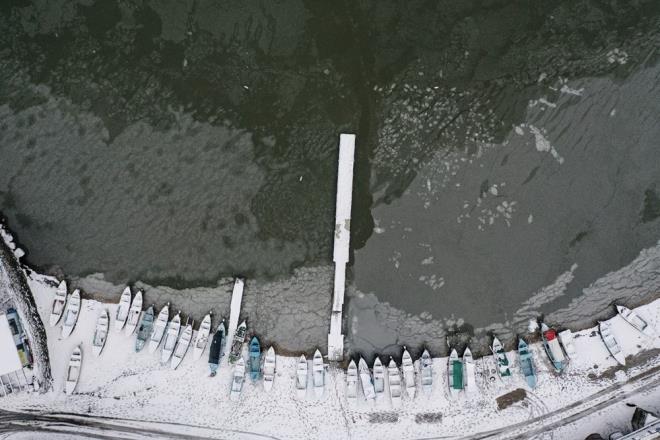 Japon Seyahat Acentalar Birlii (JATA) tarafndan "Avrupa'nn en gzel 30 kasabas" arasnda gsterilen, yalarn fazla olduu dnemlerde gl suyunun ykselip evlerin nne kadar gelmesi dolaysyla "Kk Venedik" olarak nitelendirilen yarmada zerine kurulu mahalle, kar yalaryla beyaza brnd.