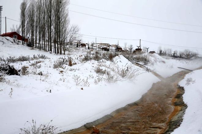 Hava scakl, sfrn altnda olmak zere Bolu'nun Drtdivan ilesinde 28, Kayseri'nin Pnarba ilesinde 26,8, Malatya'nn Kuluncak ilesinde 25,4 derece olarak kaydedildi.