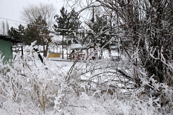 Meteoroloji Genel Mdrlnn internet sitesinde yer alan verilere gre, gnn en dk scaklnn lld Grn'n Gbekren kyn, sfrn altnda 29,6 dereceyle Bolu'nun Gerede ilesi Samat ky takip etti.
