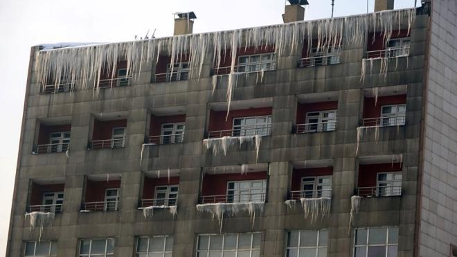 Hakkari?nin Yksekova ilesi getiimiz gnlerde etkili olan kar yann ardndan adeta buz kesti.