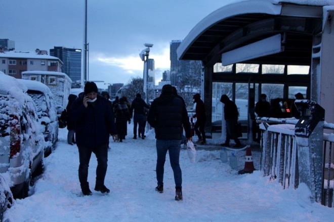 3- Esenler, Harem ve tm cep otogarlarndaki ehirleraras yolcu otobslerinin klar 26 Ocak 2022 aramba gn saat 09.00'a kadar durdurulacak.