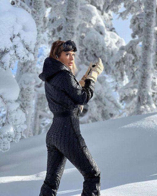 Demet Akaln ve Okan Kurt soluu Uluda'da ald  <br>  Demet nl popu Demet Akaln, hayat arkada Okan Kurt ile birlikte soluu Uluda'da ald. Karn tadn karan Akaln, objektif karsna gemeyi de ihmal etmedi.