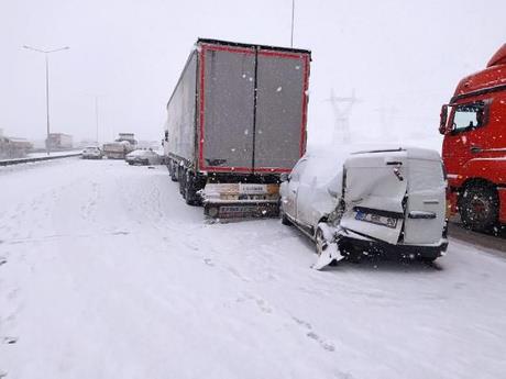 * Bana arpan aracn trafik sigortas tm zararm karlayacak m?  <br>  Maddi zararlar trafik sigortas teminat limitleri ile snrl. Ara bana teminat limiti de 50 bin lira. Yani, trafik sigortas 50 bin liraya kadar olan zararnz karlar, zerini karlamaz. Eer aracnzdaki hasar trafik sigortas limitinin zerinde ise hukuki yola bavurup, sigorta limitini aan tutar kar tarafn srcsnden talep edebilirsiniz.