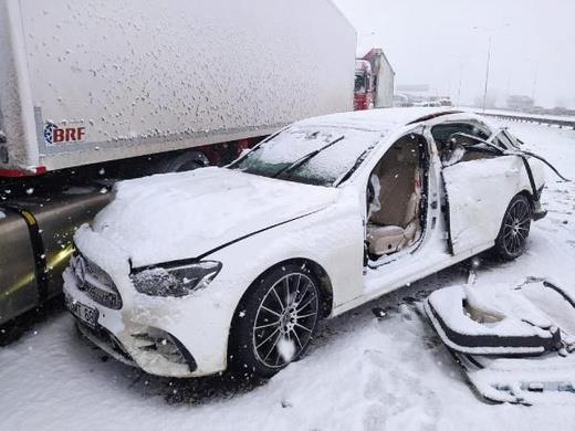 Bu durumda da trafik sigortasndaki 100 bin liralk limit kazada zarar gren aralar arasnda pay edilecek. Sigortann karlad zararn st iin hukuk yoluna bavurup, hasara neden olan srcden talep edebilirsiniz.