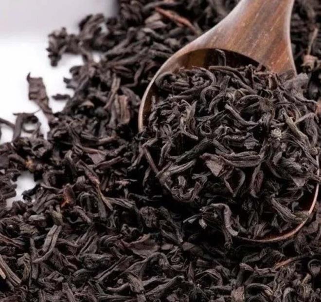 VCUDUN KURUMASINA SEBEP OLUR  <br>    ay ienler vcutlarnda su ihtiyacn pek fazla hissetmezler. Oysa ki ay, vcudun su ihtiyacn karlamaz ve vcutta bulunan suyu ekip dar atar.