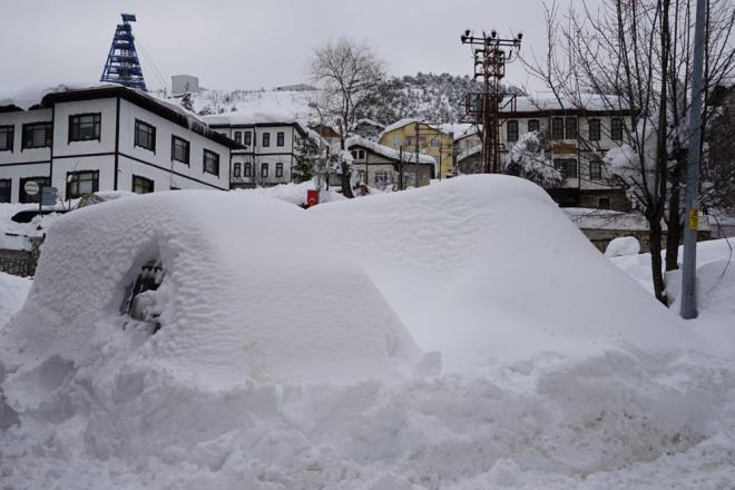 l merkezi ile baz ilelerin birbiriyle balants kesilirken baz blgelerde de  dt.