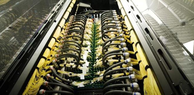 Meta?nn gelitiricileri, ?RSC'nin, rnein, her biri farkl bir dil konuan byk insan gruplarna gerek zamanl sesli eviriler yapabilen vE bylece bir aratrma projesinde sorunsuz bir ekilde i birlii yapabilmeleribe veya bir sanal gereklik oyunu oynayabilmeleri iin tamamen yeni yapay zeka sistemleri oluturmamza yardmc olacan umuyoruz? aklamasn yapt.