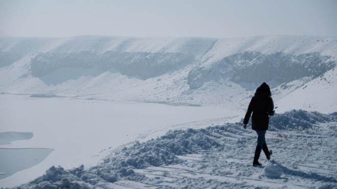 Dnden bu yana 50 kamyon kar birikintisi gle boaltlrken, kar tama almalarna devam ediliyor.