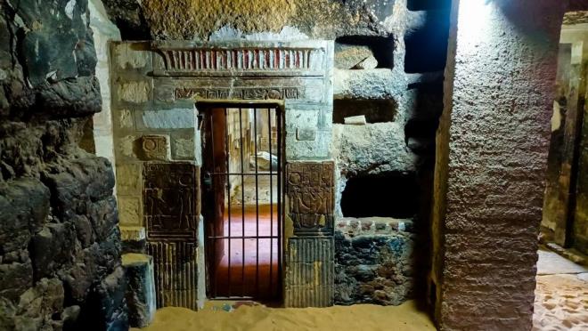 GZEML LLER EHR    ller ehri olarak bilinen Tuna el-Cebel blgesi, 1932 ylnda Msrl arkeolog Sami Cebera tarafndan kefedildi. Kaz ilemleri ise Kahire niversitesinin desteiyle 1932 ile 1952 yllar arasnda yaklak 20 yl srd.