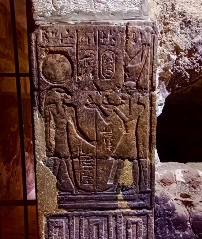 TUNA EL-CEBEL BLGESNDEK HER MUMYANIN AYRI HKAYES VAR    Bir dier ziyareti Nurhan Tevfik ise kendisini arkadalaryla beraber Tuna el-Cebel blgesini ziyaret etmeye iten eyin M.S. 2. yzylda yaad tahmin edilen, varlkl bir ailenin kz olan zadora'nn ackl hikayesi olduunu syledi.