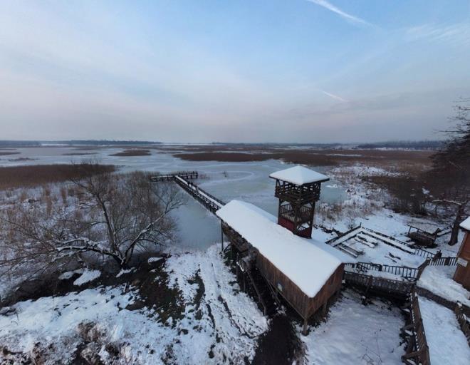 Adn Bizans prensesi Eftalya?dan alan Efteni gl, doal gzellii ve bulunduu konum ile 150?den fazla gmen kua ev sahiplii yapyor.