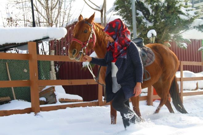''2017 ylnda ie birka arkadala baladk'' diyen Pnar Tra, kimisinin zorlanarak, kimisinin ise yapamayp ii braktn syledi.