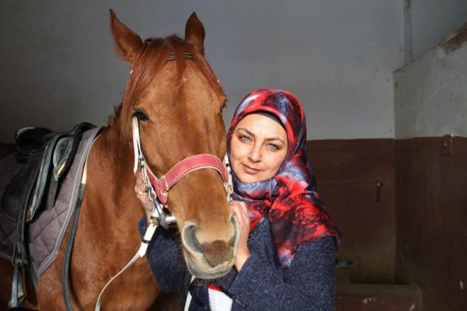 Tra yle devam etti:    ''Ben de bir gn brakr mym diye dnmyor deildim ama hi yle bir ey yaamadm. Brakan arkadalarmdan tek farkm benim ansl olmamd.