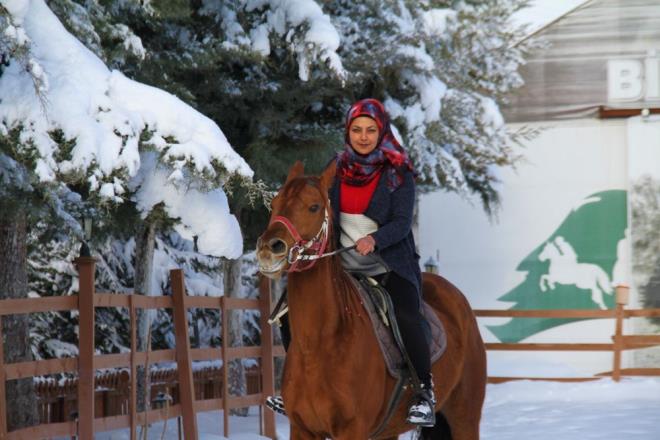 Kentte 40 kiinin katld eitimi baaryla tamamlayan Tra, seyislik belgesini ald.