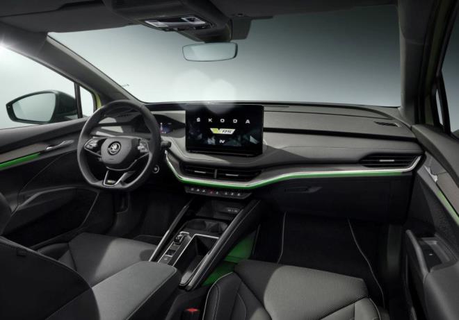 Tm modellerde 5,3 inlik dijital gsterge paneli ve 13 inlik multimedya ekran yer alyor.