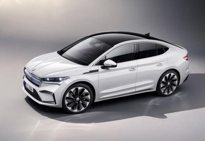 Standart Enyaq'a gre daha aerodinamik bir yapya sahip olan Coupe iV, daha iyi bir menzil sunuyor. Aracn giril seviyesi modeli 177 beygirlik motor ve 58 kW bataryaya sahip.