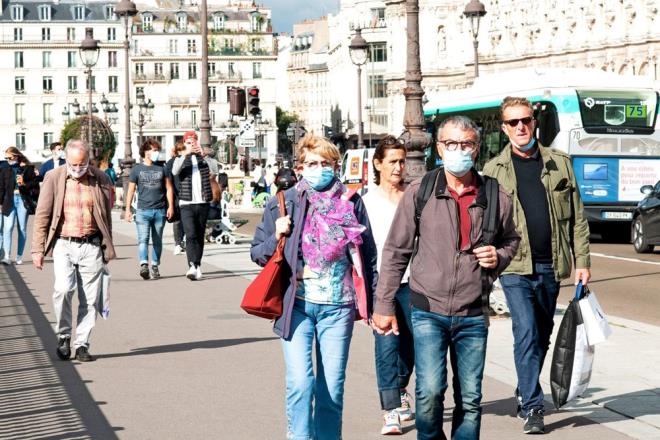 Son rakamlara gre, lkede bir nceki hafta ortalama 366 bin 179 olan vaka kaydedilirken, son yedi gn iinde ise ortalama 322 bin 256 vaka grld.    Szc Attal bunu "ok cesaret verici bir sinyal" olarak nitelendirirken, yetkililerin Omicron'un "ok bulac" bir alt tr olan BA.1 nedeniyle dier lkelerdeki enfeksiyonlarn zirvesini geciktirdii iin "temkinli kaldklarn" syledi.