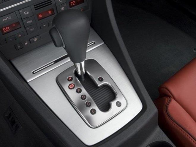 OTOMATK LDER    Otomatik anzmanl otomobiller; 21.807 adetle yzde 75,1 pay alrken, manuel anzmanl otomobiller 7.213 adetle yzde 24,9 pay ald.