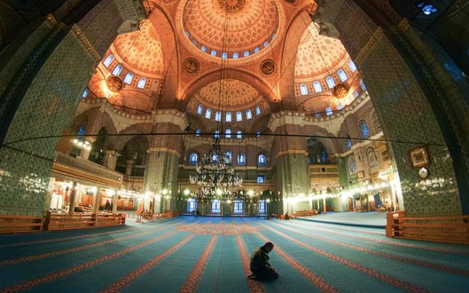 "Regaip" kelimesinin, "arzu, istek, emel, tutku" anlamlarna geldiini hatrlatan Grmez, Peygamberimizin ettii bu duay slam alemi iin u ekilde yapmay tavsiye etti; "Allah'm, aziz milletimiz ve btn Mslman kardelerimiz iin recep ve aban ayn mbarek kl ve ramazan ayna hayrla kavumay bizlere nasip eyle."