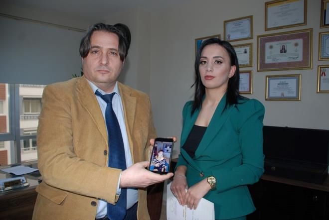 Ferit K.?nin avukat enay Gekil de ?Anne ve baba, velayetten doan hak ve yetkilerini ocuun yksek yararn gzeterek kullanmak zorundadr. ocuun yksek yarar gzetildiinde ocuun bedensel, ruhsal, fiziksel ve ahlaki bakmdan hayata hazrlanmasnda da tek bana ykmldr. Anne ve baba, velayet hakkna kural olarak birlikte sahip olmakla beraber elerden her biri, velayetin kullanlmasnda dierinden bamsz olarak sorumludur. Ancak anne veya babadan biri velayete ilikin ykmllkleri yerine getirmekten kanrsa, sadece kanan tarafa ilikin tedbir uygulanmas ya da velayetin kaldrlmas sz konusu olmaktadr. Anne ve babann ocua yeterli ilgiyi gstermemesi veya velayetten doan grevlerini ar biimde savsaklamas, ocuun bedenen ve ruhen geliimini engelleyecek her tr istismar velayetin kaldrma sebeplerinden olacaktr? bilgisini verdi.