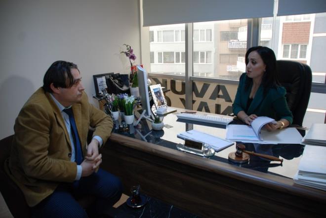 TKTOK VDEOLARI DAVA DOSYASINDA    zmir?de yaayan i adam Ferit K. (43) ile 15 yllk ei B.K. (41), geen sene boanmaya karar verdi. ift, boanma aamasnda evlerini ayrd, 8 ve 13 yalarndaki iki kz anne ile yaamaya devam etti.    zmir 19. Aile Mahkemesinde grlen dava srecinde, einin Tiktok?ta ok uzun sre vakit geirdiini ve bu sebeple iki kzna ilgi gstermediini ne sren i adam, kzlarnn velayetini talep etti.