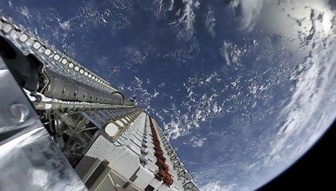 zel uzay irketi SpaceX'in en nemli projelerinden birisi olan Starlink, uzay interneti iin kullanclarn hizmetine almt. Program Ekim 2021'de Beta srecinden kartld.