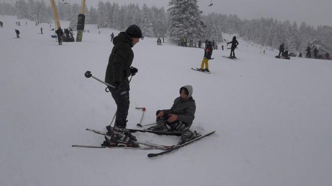 Smestiri frsat bilerek zmir'den Uluda'a tatile gelen lkim Ua da, "Uluda' ok seviyorum. Tatil harika geiyor. Bu 4'nc geliim. Younluk ok fazla Uluda'da. Okul stresini atyorum burada. ok seviyorum kayak yapmay" diye konutu.