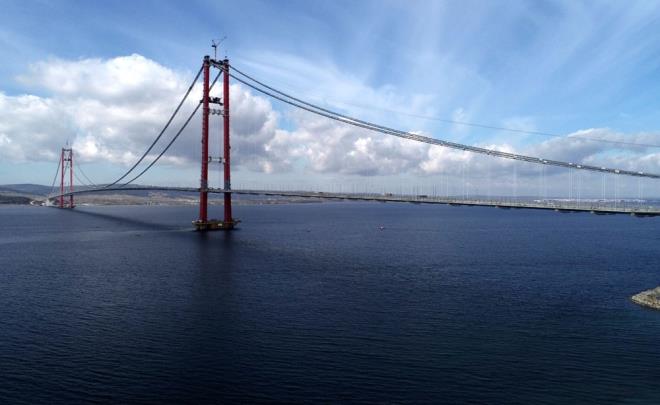 Ulatrma ve Altyap Bakanlnn mega projelerinden olan ve temeli 18 Mart 2017'de atlan "1915 anakkale Kprs"nde sona yaklald.