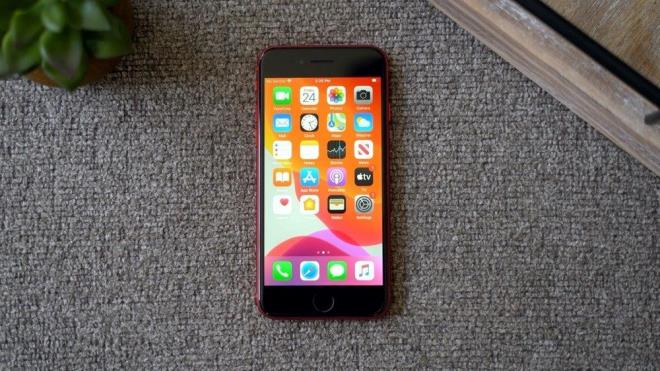 Telefon 4.7 inlik ekrana sahip olacak, gcn ise iPhone 13 serisindeki Apple A15 Bionic ipinden alacak. Adndan da anlalaca gibi telefonda 5G destei olacak.