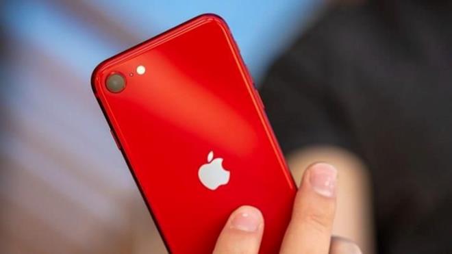 iPhone 8 kasasna benzer bir tasarmn kullanlaca yeni ucuz iPhone modelinin mart aynda montajlanaca ve Nisan - Mays aylarnda sata hazr olaca belirtildi.     Ancak CNBC'de yer alan habere gre son raporlar rnn Mart ayna yetieceini gsteriyor.     Habere gre, Apple bu etkinlikte, yeni dk maliyetli 5G iPhone ve iPad'i ve potansiyel olarak yeni bir Mac'i duyurmaya hazrlanyor.