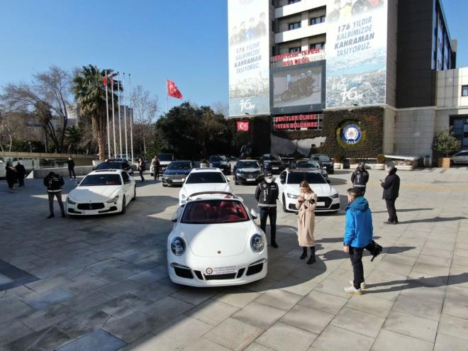 ebekenin yurtiinde yasal kaytl olan aralarn asi ve motor bilgileri kullanlarak yurtdndan kaak getirilen ayn model ve marka aralarla deitirdii tespit edildi.