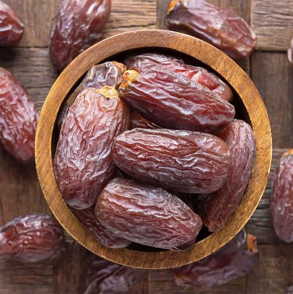 Damarlar ayor kalp krizi riskini bitiriyor<br>  Damarlarda oluan tkanma beraberinde kalp krizi riskini de getirdiinden olduka tehlikeli ve lmcl bir hastalktr. Bilim insanlar, nar suyu ve hurmann ayn anda tketilmesinin damar tkanklna iyi geldiini savunuyor.