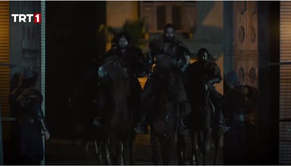 TRT 1'de yaynland Pazartesi akamlar reyting rekorlar kran Alparslan Byk Seluklu dizisinin dn akam ekrana gelen son blmndeki kesik ba sahnesi izleyicileri lgna evirdi. 7 ya ve zeri iin uygun olduu ibaresi tayan Alparslan Byk Seluklu dizisinin son blmnde yer alan bir sahnede kesik bir insan ba grnts ak bir ekilde verildiini gren izleyiciler telefona sarld ve ocuklarn da izledii dizide kesik ba grntsne yer verilmesine ilikin, gerekli ilemlerin yaplmas iin RTK'e arda bulundu.