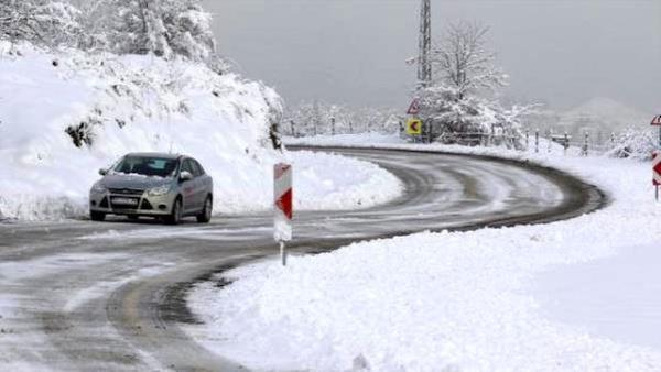 BUZLANMA VE DON UYARISI    Sabah ve gece saatlerinde i ve dou kesimlerde buzlanma ve don olay ile birlikte yer yer pus ve sis hadisesi beklendiinden yaanabilecek olumsuzluklara kar dikkatli ve tedbirli olunmas gerekmektedir.