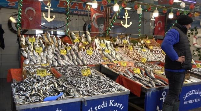 Zonguldakl balk Oktay Ertrk, "Denizin soumasyla beraber hamsi geri dnd. Bir 10 gn daha bu younluk devam eder" dedi.