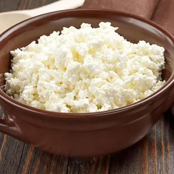 kelek peyniri ok abuk bozulan gdalar arasndadr. lei uzun sre saklamak istiyorsanz cam bir kabn iine kelei koyun. ine 2 adet kp eker ekleyin ve bu ekilde saklayn.