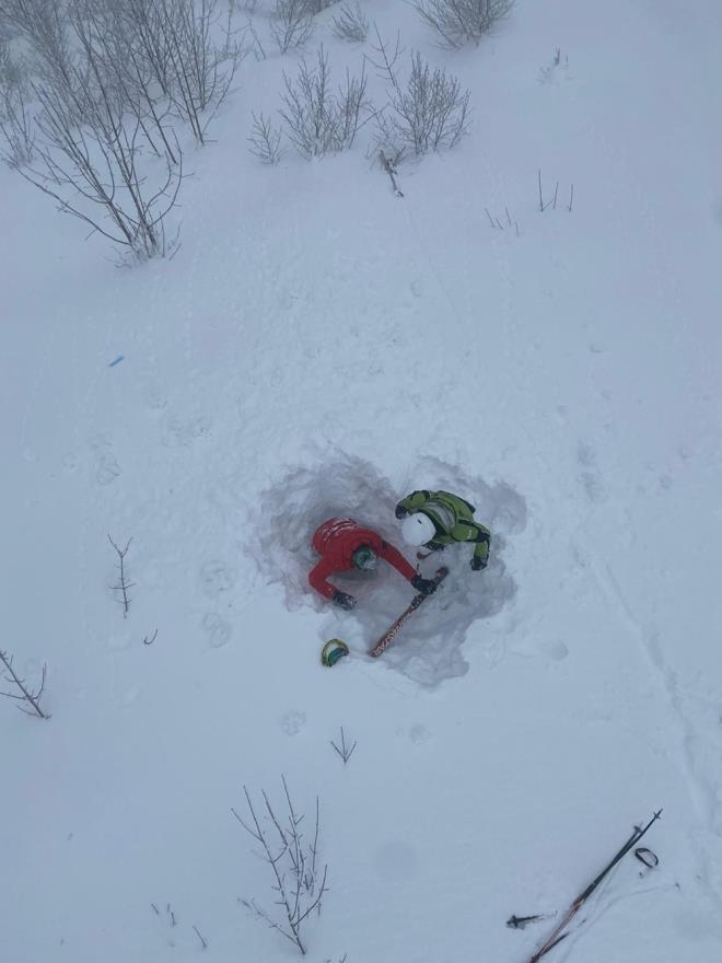 Bir dier vatanda ise "Geyik alan pistinde mahsur kaldk. Yaklak 45 dakikadr buradayz. ok yoruz. Az nce arkadam aaya atlad" diye konutu.