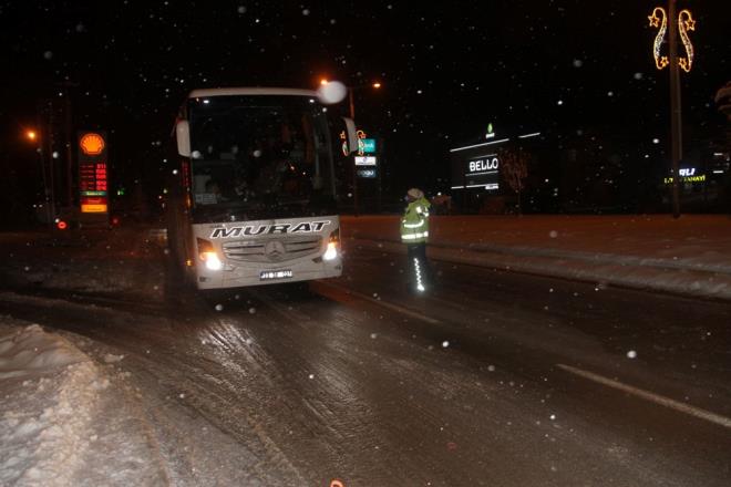 Konya'da youn kar ya ve tipi nedeniyle ehirleraras ulam olumsuz etkilendi.