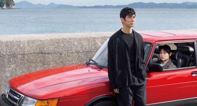 Drive My Car, 2022 Oscar dlleri Ksa Listesi'ne girmesinden bu yana Oscar'n favorileri arasnda gsteriliyor. imdi ald drt adaylkla bu baarya daha da yaklam grnyor.    2020?de Gney Kore yapm Parazit'in hem En yi Film hem de En yi Uluslararas Film kategorisinde Oscar kazanarak tarihe gemesinin ardndan 2022?de Japonya?nn Drive My Car ile ayn baary tekrarlamas mmkn grnyor.