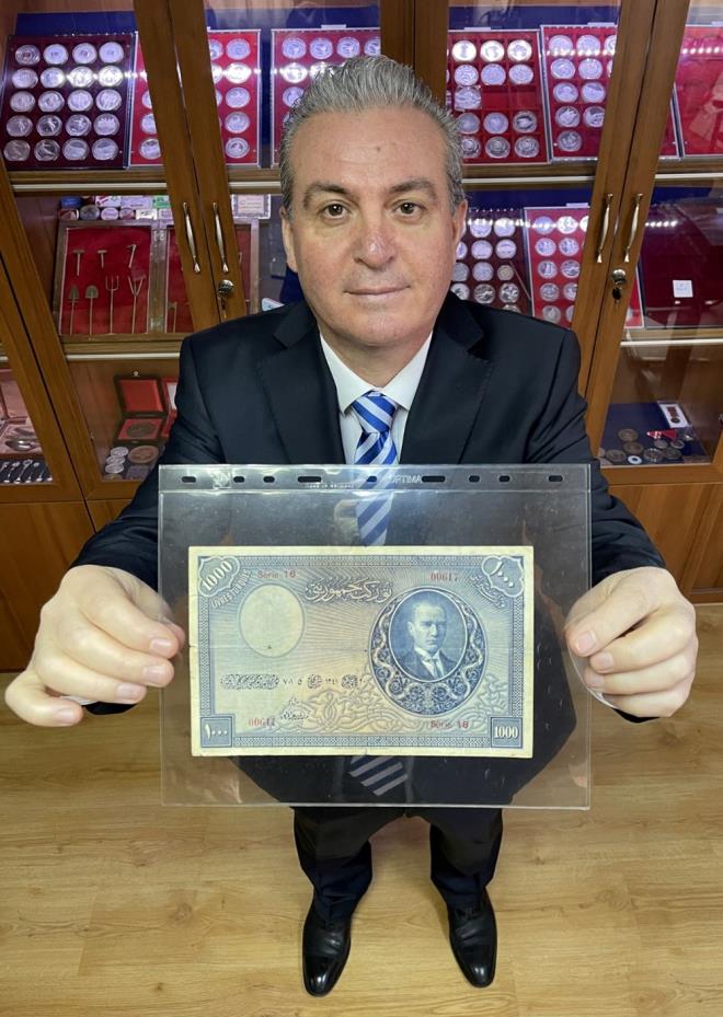 Tarihi banknotun tedavle kt 1927 ylnda 1000 Cumhuriyet altn karlnn bulunduuna dikkati eken Doan, "1. emisyon 1000 lira tedavlde kald srede byk bir ekonomik deere sahipti. Bu ynyle ounlukla bankalarn ve byk tccarlarn elinde bulunuyordu. Hem tedavlde olduu dnemki mali bykl hem de gnmze ulaan az saydaki bask adedi bu paraya Trkiye'nin en deerli banknotu nitelii kazandryor." dedi.