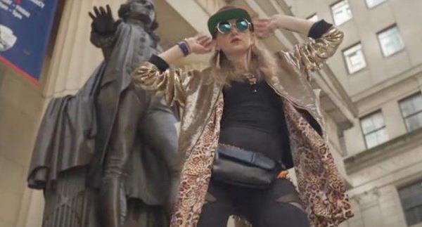 Ayrca 31 yandaki Morgan'n mziini internete tamak iin kulland birka takma isimden biri olan hip-hop dnyasndaki takma ad Razzlekhan'a da dikkat ekildi.