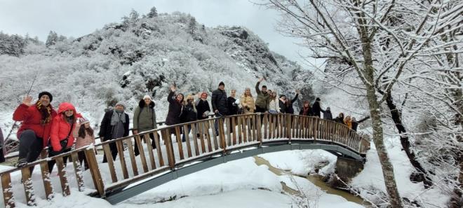 zmir'den gelen grubun turist rehberi Yasemin Gngr de, Safranbolu'yu daha nce de ziyaret ettiklerini ancak bu kez tren yolculuuyla ok farkl anlar yaadklarn syledi.
