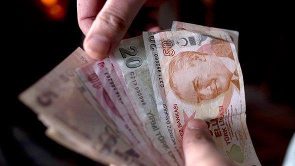 Ayrca kii rapor aldnda da olmas gerekenden az rapor paras alyor. Dier bir sonu da SGK asndan toplanan prim miktarnn dk kalmas. veren dk prim deyince SGK'nn prim gelirleri de azalyor. Yani eksik bildirim yalnzca primi eksik bildirilen kii iin deil, btn alanlar iin sorun. Asgari cretten SGK'l olmay kabul eden alan bugnnden ald gibi yarnndan da alyor. Hastalandnda, isiz kaldnda devletten ald para dk oluyor. sizlik ve rapor paras SGK'ya bildirilen prime orantl olarak hesaplanyor. Byle olunca da SGK'ya dkten bildirilen alann isizlik paras da, rapor paras da dk oluyor.