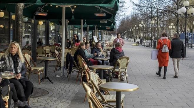 sve Halk Sal Ajans da Covid-19'a ynelik tm kstlamalar 9 ubat itibaryla kaldrd, Covid-19 testlerini de sonlandrd.    Norve hkmeti, Covid-19'a ynelik tm kstlamalar 17 ubat itibaryla kaldrma karar verdiini duyurdu.    Finlandiya Babakan Sanna Marin de lkede Covid-19'a ynelik kstlamalarn 14 ubat'ta gevetileceini, 1 Mart itibaryla da kaldrlacan bildirdi.