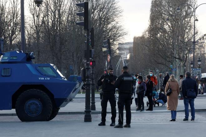 lkokullarda uygulanan maske zorunluluunu 14 ubat'ta sonlandrma karar alan hkmet, mart itibaryla eitim sisteminin tamamnda maske zorunluluunu kaldrmay planlyor.    Avrupa'da a zorunluluunun yrrle girdii ilk lke olan Avusturya'da kapal ve ak alanlarda yaplan etkinliklere katlan kii saysnda da arta gidildi.