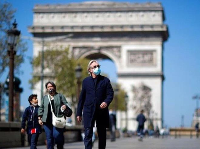 NGLTERE, TM KISITLAMALARI KALDIRMAYI PLANLIYOR    ngiltere?de enfeksiyon durumunda izolasyon dahil kalan tm Covid-19 kstlamalarnn bu ay sona erdirilmesi ngrlyor.    Daha nce kstlamalarn 27 Mart?ta yrrlkten kaldrlaca duyurulmutu.