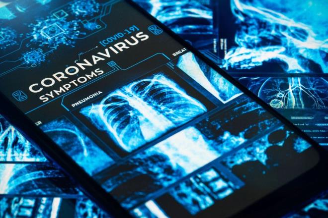 NSANLAR NEDEN FARKLI TRDE SEMPTOMLAR BLDRYOR?    Zoe almasnn gsterdiine gre, Omicron'un neden olduu semptomlarn nceki varyantlardan daha hafif olduunu sylemek her zaman doru deil. Ancak belirtiler alanma durumuna, bakla ve dier birka eye bal olarak kiiden kiiye gre deiiyor.