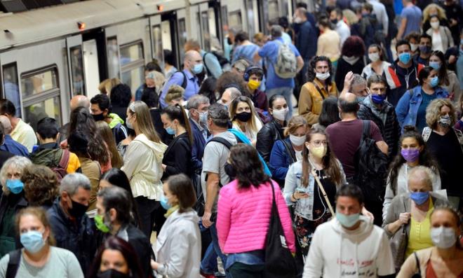 Yeni tip corona virsn Omicron varyantnn dier varyantlardan farkl hareket ettii gz nne alndnda, endie verici faktrlerden birini, enfekte olan hastalarn birbirinden farkl semptomlar gstermesi oluturuyor.