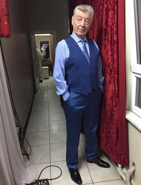 nce Krklareli'ye yerleen aile, daha sonra stanbul'un Zeytinburnu semtine tand.